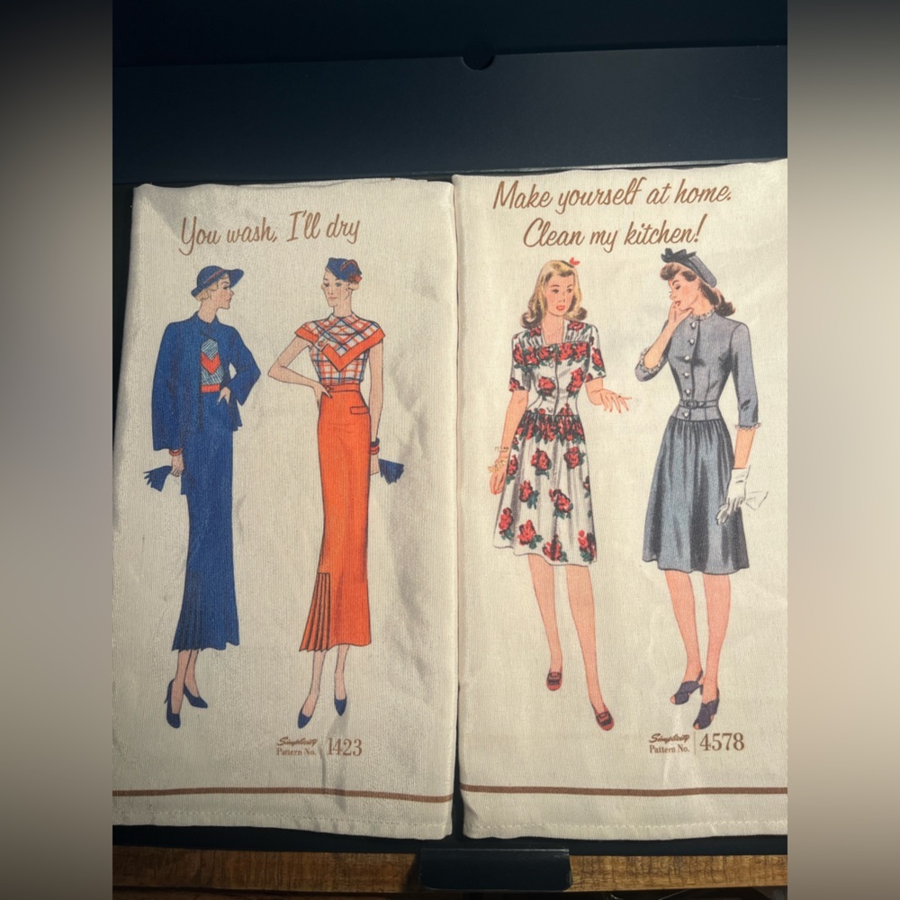VINTAGE STYLE ( Linens ) set of 2 🍒🍒🍒